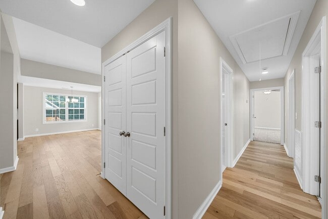 Building Photo - Pet Friendly Three Bedroom!