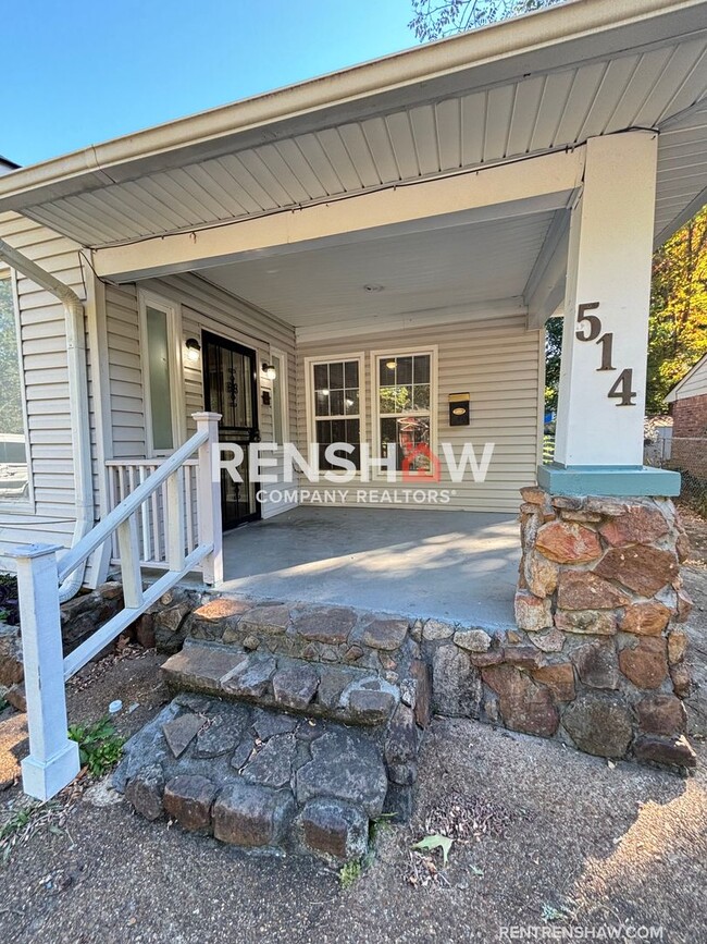 Building Photo - Upgraded 3 Bedroom / 2 Bath Property - Now...