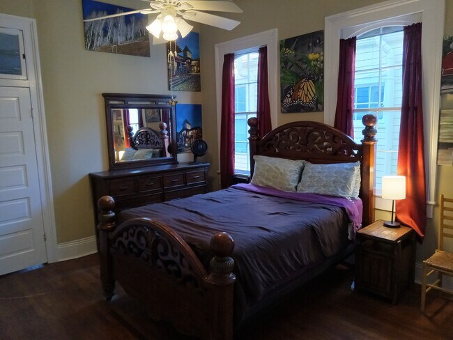 Building Photo - 1010 Louisa St