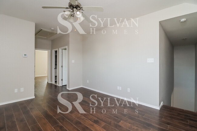 Building Photo - Welcome home to this stunning 3 bedroom, 2.5 bathroom home