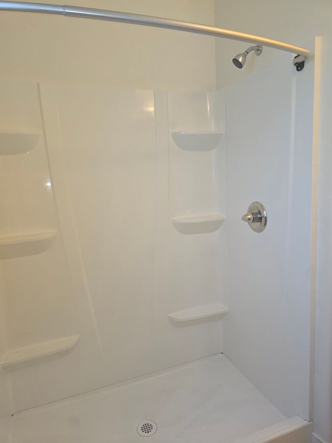 Building Photo - MOVE IN SPECIAL: $300 off the first full month of rent!