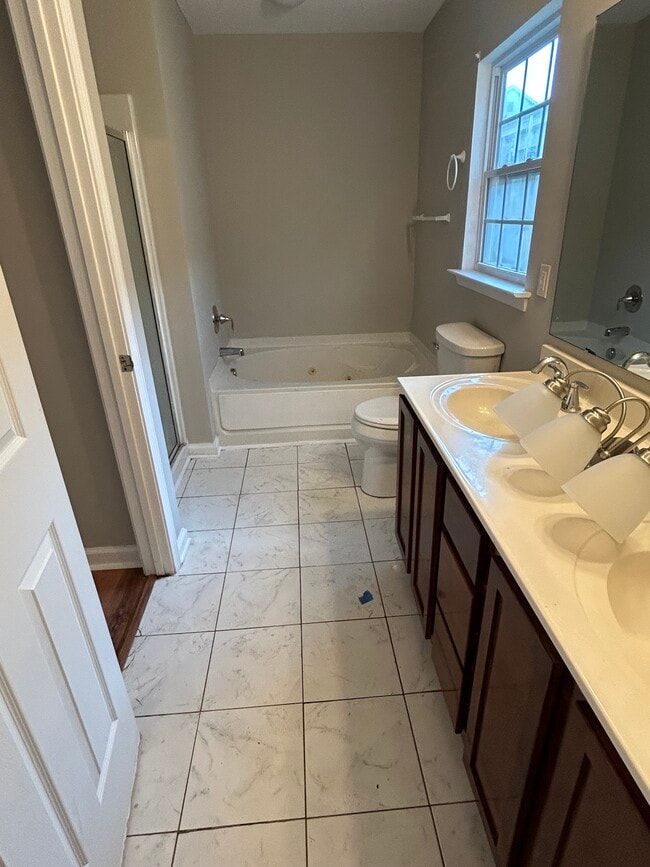 Building Photo - 204 Rindle Dr
