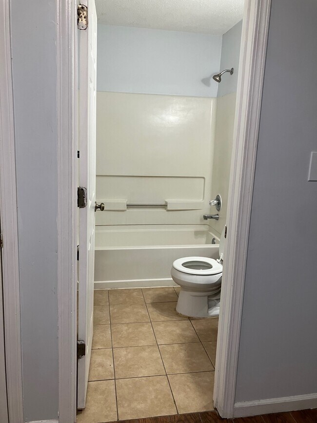 Building Photo - 7054 Foxhall Dr