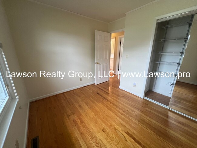 Building Photo - Nice, Three Bedroom Brick Ranch in City of...