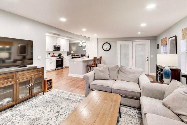 Building Photo - 6 S Waterman Ave