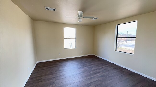 Building Photo - Remodeled 5 bedroom 3 bathroom home!!