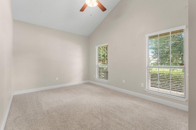 Building Photo - 132 Whispering Lake Dr
