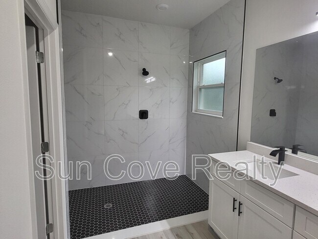 Building Photo - 1604 W Gainsboro Ln