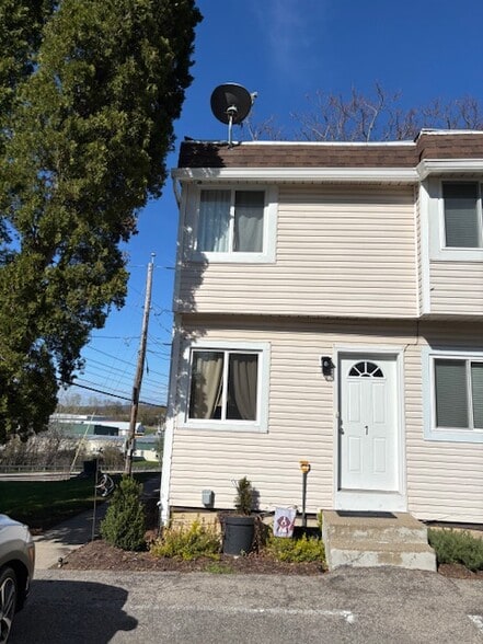 Primary Photo - 10 East State Street