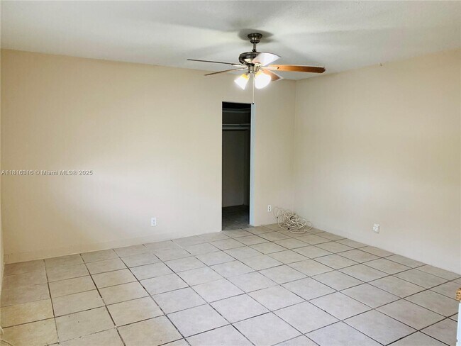 Building Photo - 3049 NW 9th Ave
