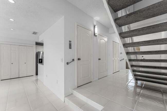 Building Photo - 3908 S Ocean Blvd