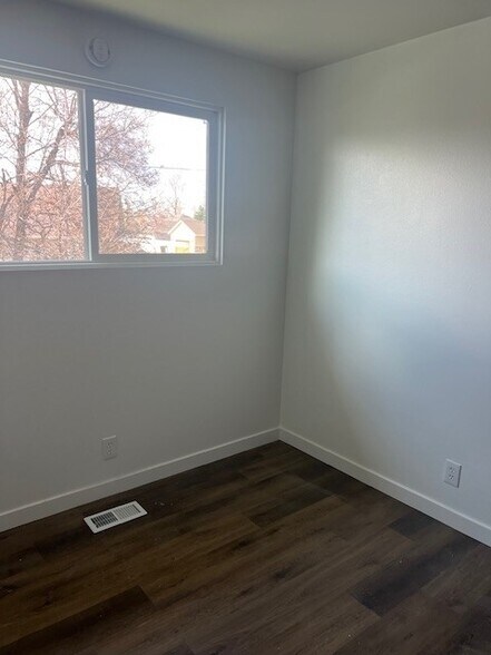 Building Photo - 7426 Launa Dr