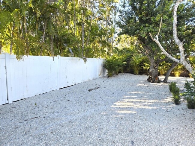 Building Photo - 5702 Carissa St