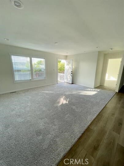 Building Photo - 120 Diana St