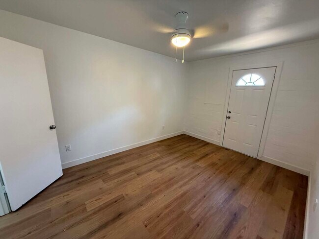 Building Photo - 1518 E Hedrick Dr