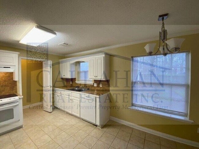 Building Photo - Cabot 3 bedroom with extra garage
