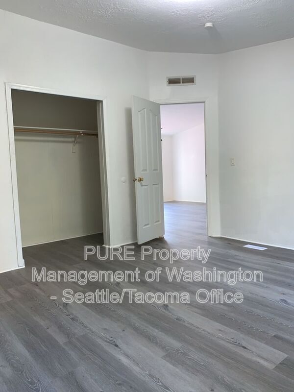 Building Photo - 16008 34th St E