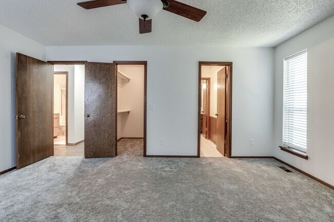 Building Photo - WALK JUST 2 BLOCKS TO EDMOND MEMORIAL – AV...