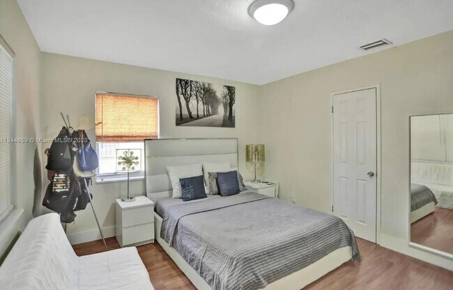 Building Photo - 2552 Wiley St