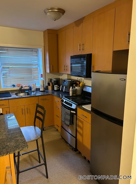 Building Photo - 461 Park Dr