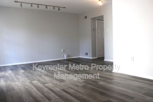 Building Photo - 12526 Woodstock Dr E