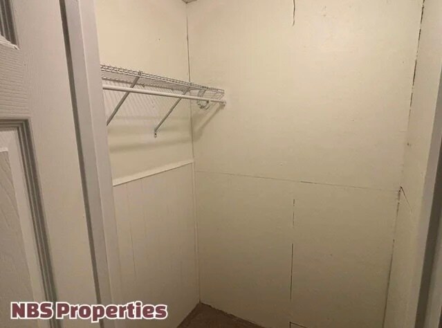 Building Photo - 867 N Gallaher View Rd