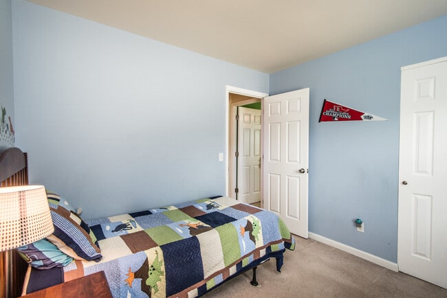 Building Photo - 1620 Dahlia Ct