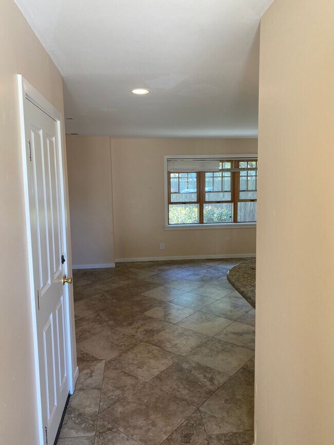 Building Photo - 6736 Sueno Rd