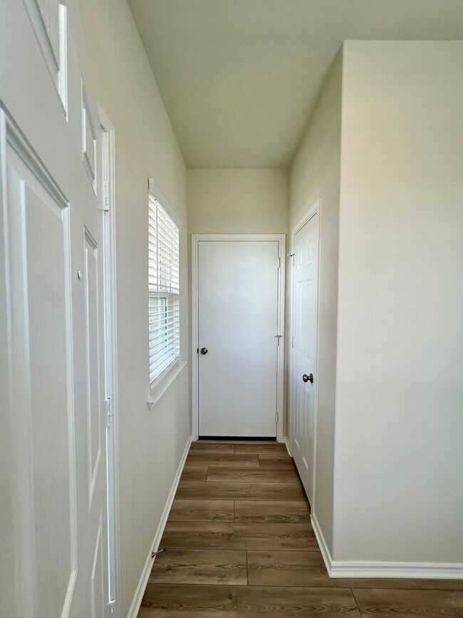 Building Photo - Charming 3BR 2BA House in Buda