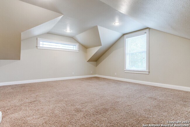 Building Photo - 4-BEDROOM IN ALAMO HEIGHTS