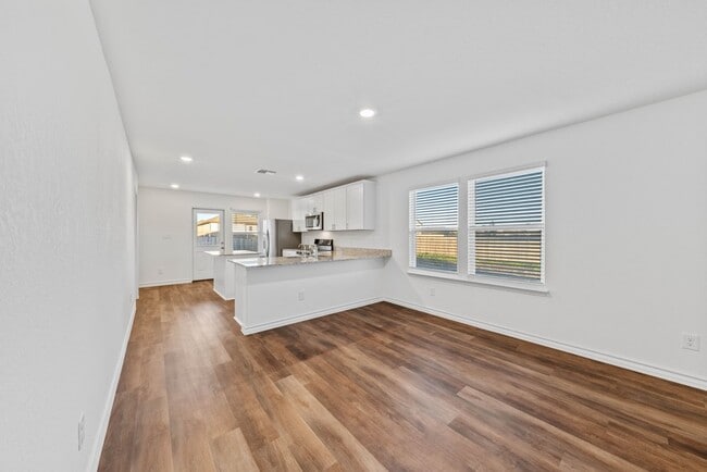 Building Photo - 817 Heartseed Ave