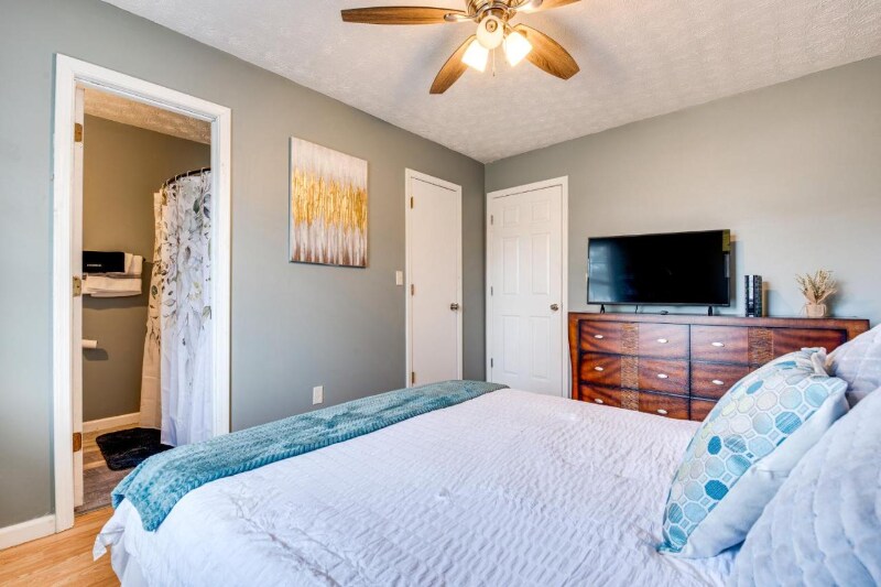 Building Photo - 1735 Nutmeg St