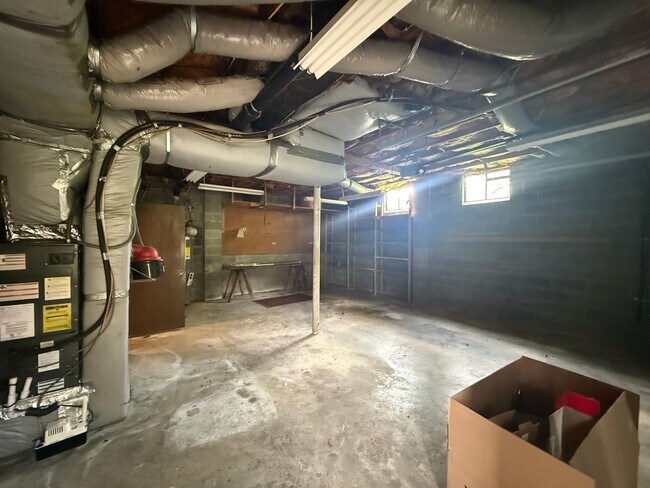Building Photo - 313 Belmont Dr