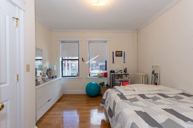 Building Photo - 35 Glenville Ave