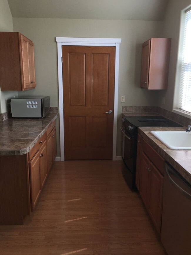 Building Photo - 2781 Spring Blvd