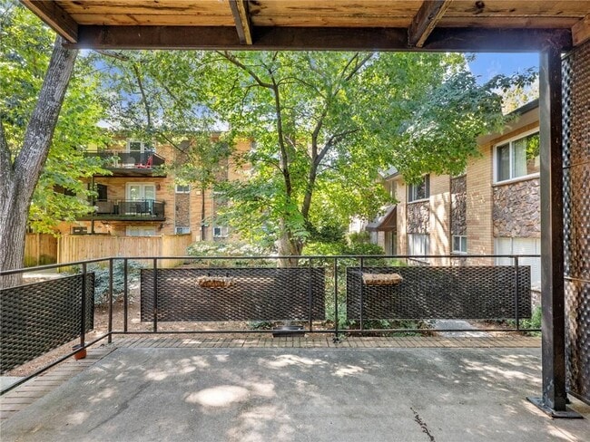 Building Photo - 115 Biscayne Dr NW