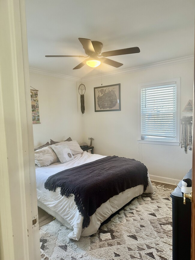 Charming cozy bedroom - 4001 S Pearl St