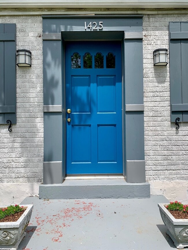 Building Photo - Adorable East Nashville Cottage