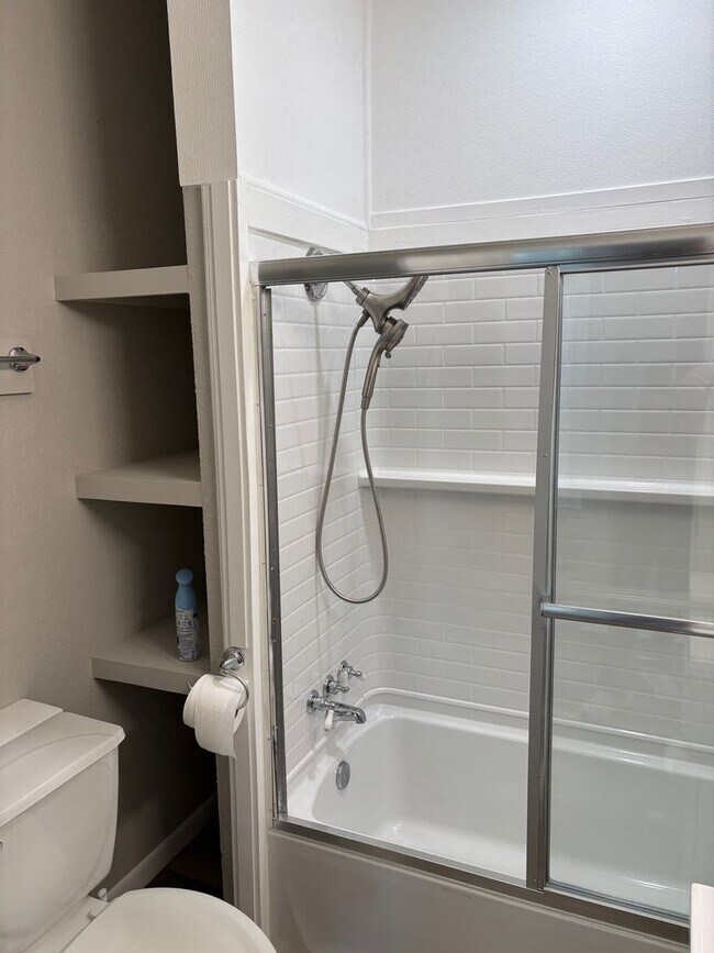 Building Photo - 3 Bedroom 1 Bathroom Downtown Georgetown Home