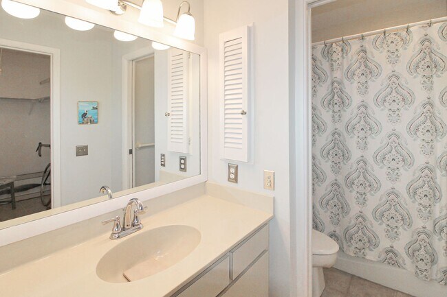 Building Photo - Pine Run Annual Condo for Rent