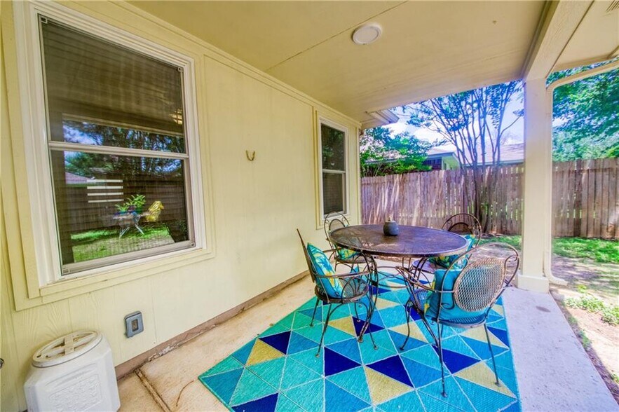 Building Photo - 301 Nicole Way