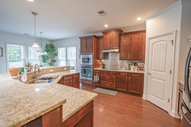 Building Photo - Forest Lakes Pooler