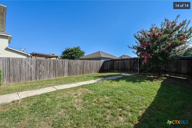 Building Photo - Beautiful and Convenient! 3 bed 2 1/2 bath...