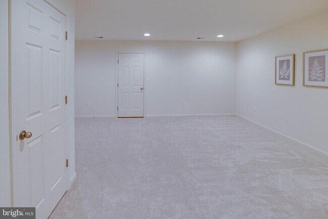 Building Photo - 25636 Pleasant Valley Rd