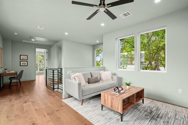 Building Photo - Stunning South Austin Oasis