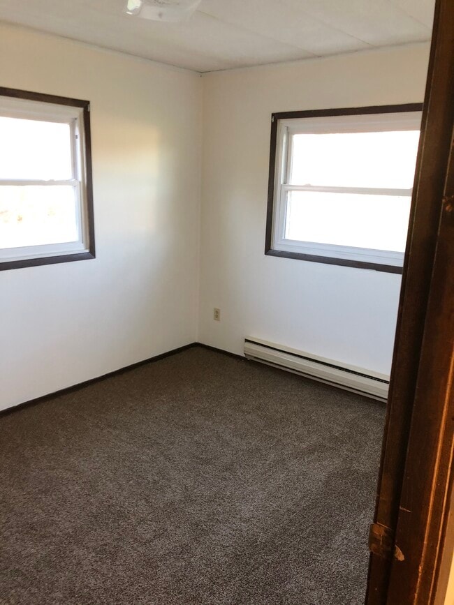 Building Photo - 146-148 Fauber Ln