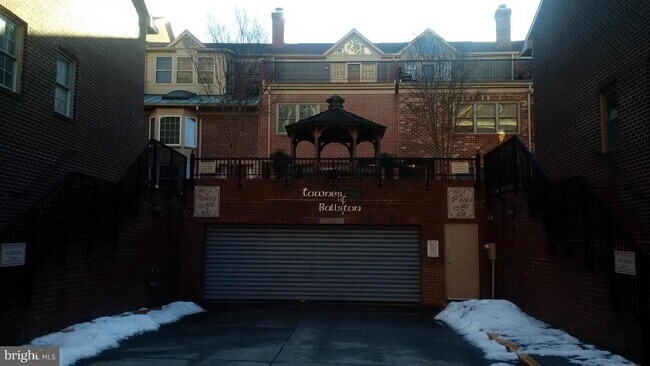 Building Photo - 618 N Tazewell St