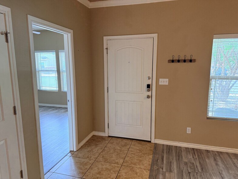 Building Photo - 7230 Barksdale Ln