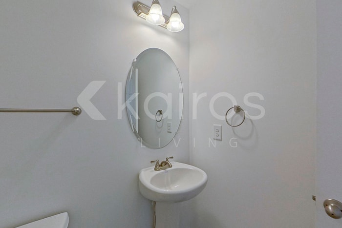 Building Photo - 308 Silver Maple Ln