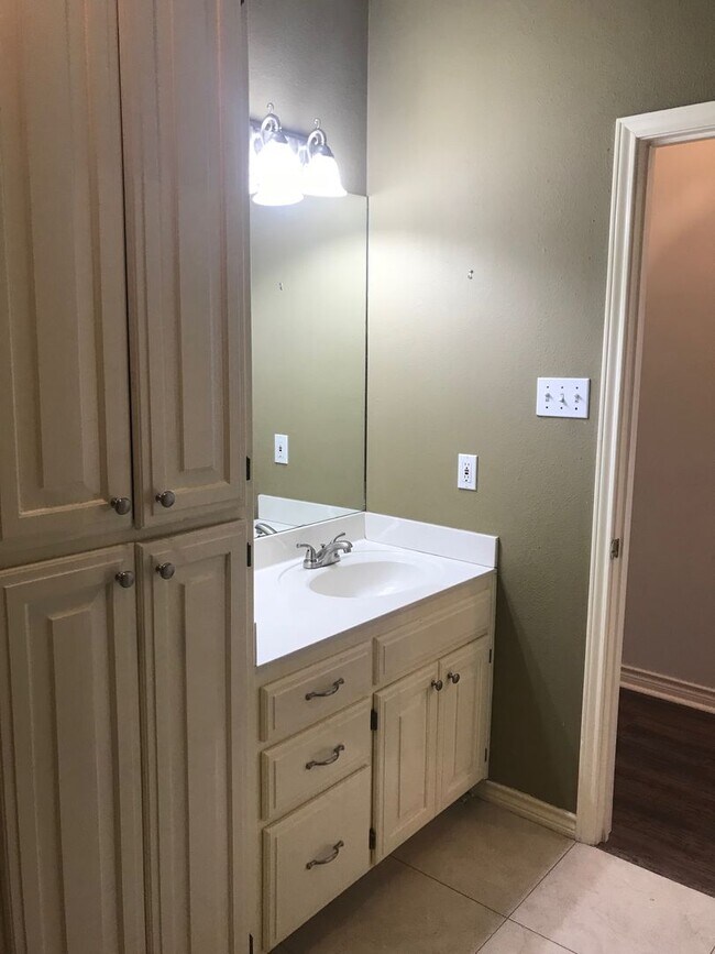 Building Photo - 3106 Silkwood Dr